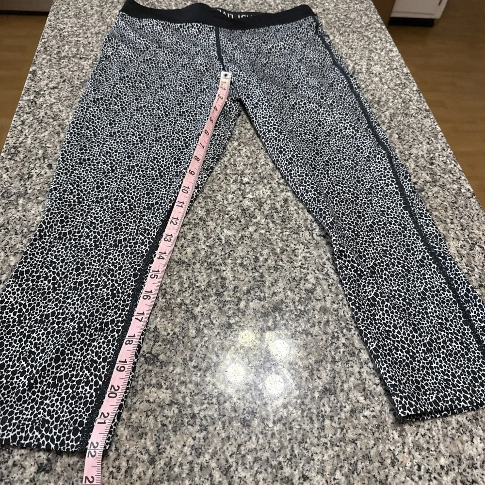 NIKE‎ Dri-FIT Performance Running Tights Black Gray Leopard Print Sz M